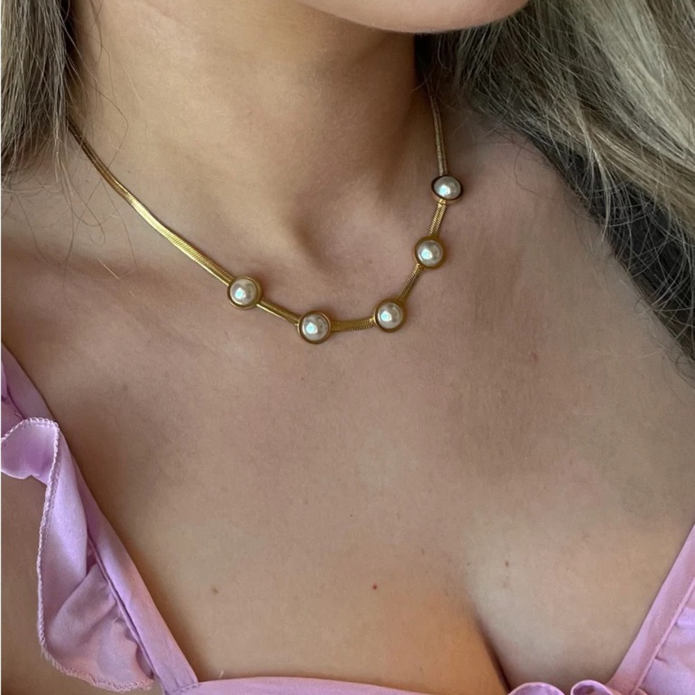 Gold Pearls Necklace
